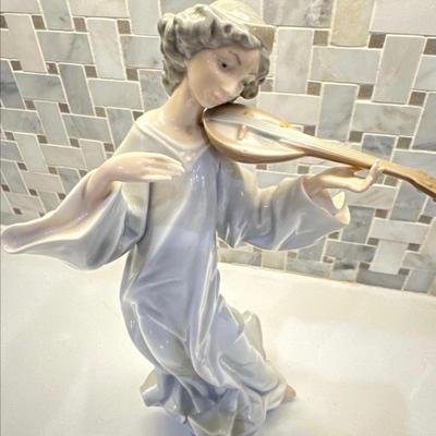 Lladro 1324 Angel with Mandolin