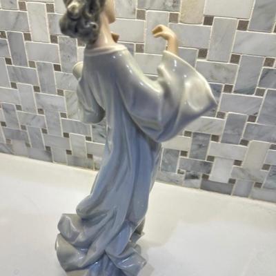Lladro 1324 Angel with Mandolin