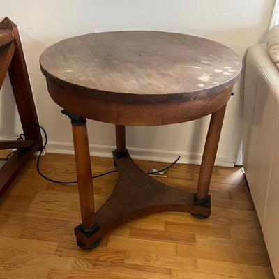 Round Top Tri-Leg Table (LR-JS)