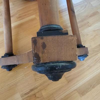Round Top Tri-Leg Table (LR-JS)