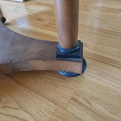 Round Top Tri-Leg Table (LR-JS)