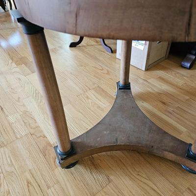Round Top Tri-Leg Table (LR-JS)