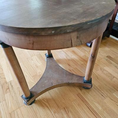 Round Top Tri-Leg Table (LR-JS)