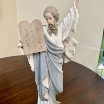 Lladro Moses with Ten Commandments #5170 *broken finger