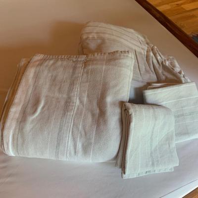 L.L. Bean & Boll and Branch Queen Sheet Sets and Bedding (PC1-HS)