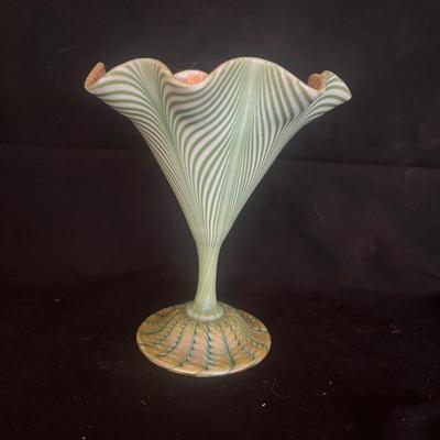 Quezal Pulled Feather Flower Form Green Swirl Glass Vase (DR-MG)