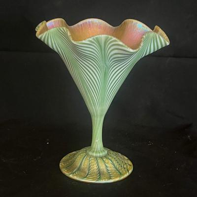 Quezal Pulled Feather Flower Form Green Swirl Glass Vase (DR-MG)