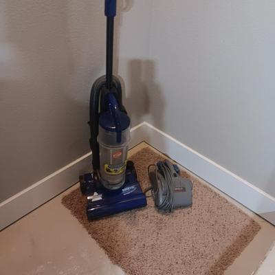 BISSELL BAGLESS EASY VAC AND LITTLE LUX II