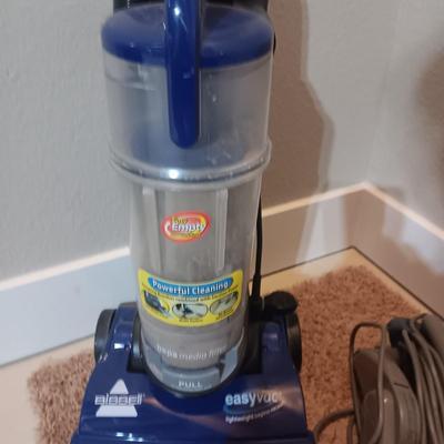 BISSELL BAGLESS EASY VAC AND LITTLE LUX II