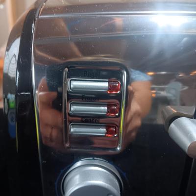 LIKE NEW 4 SLICE TOASTER WITH CARAFE AND THERMOS
