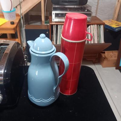 LIKE NEW 4 SLICE TOASTER WITH CARAFE AND THERMOS