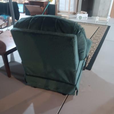 ROCKER RECLINER, 2 TIER SIDE TABBLE AND LAMP