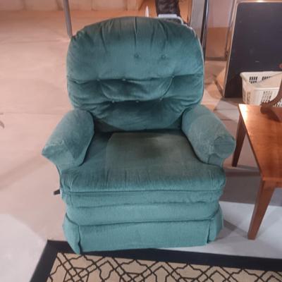 ROCKER RECLINER, 2 TIER SIDE TABBLE AND LAMP