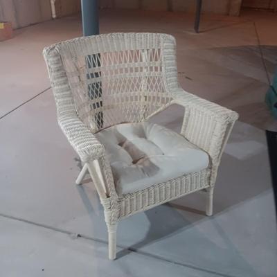 WICKER ARM CHAIR IN GREAT SHAPE!