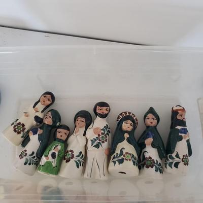 Ceramic Hand Painted Mexican Nativity Set (DR-KD)