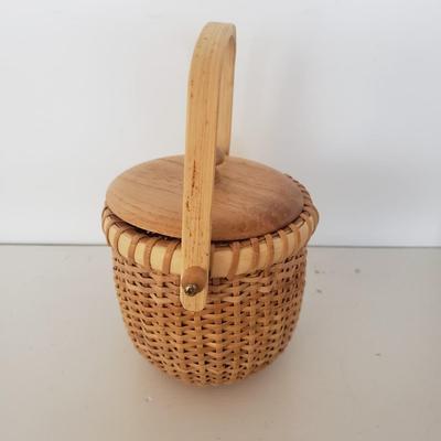 Nantucket Woven Handled Basket, Unique Bird Basket and Wicker Rattle (DR-KD)