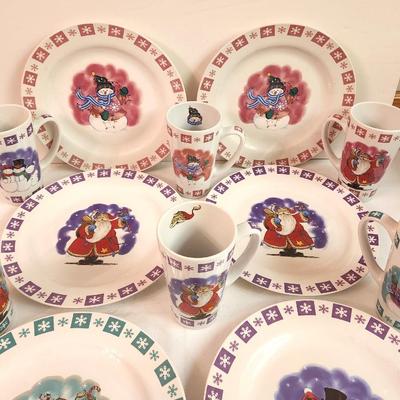 Lot #122 Xmas china - 6 plates, 6 mugs