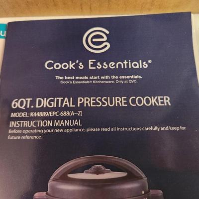 Lot #124 Cook's Essentials 8 Quart Pressure Cooker - new in box