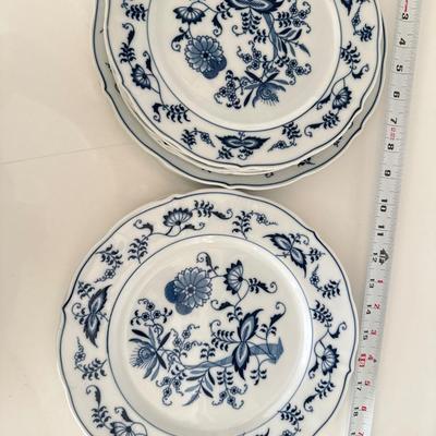Blue Danube Blue Onion Pattern Dinner and Salad plates 9 plates total Made In Japan