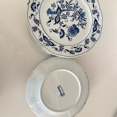 Blue Danube Blue Onion Pattern Stack of 9 dinner plates and 7 salad plates Made In Japan