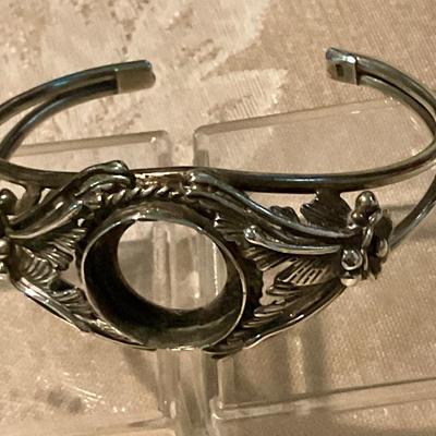 Vintage Sterling bracelet very ornate, no center stone