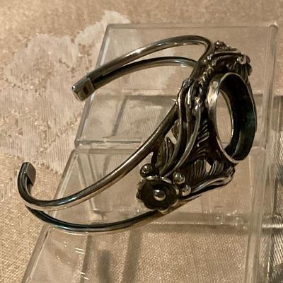 Vintage Sterling bracelet very ornate, no center stone