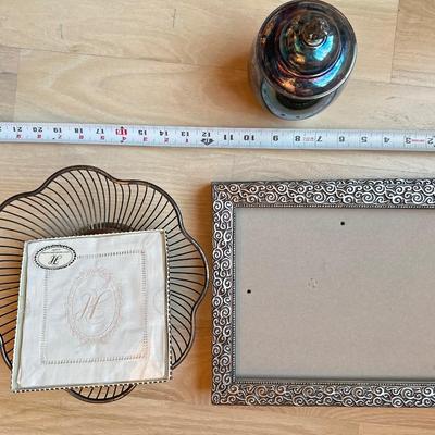 Silverplate items - Frames - Linen H Napkins