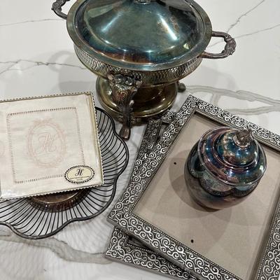 Silverplate items - Frames - Linen H Napkins