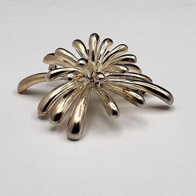 3-D Floral/Firework Burst Brooch 32.4gr