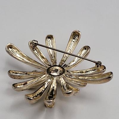 3-D Floral/Firework Burst Brooch 32.4gr