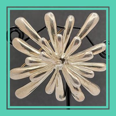 3-D Floral/Firework Burst Brooch 32.4gr