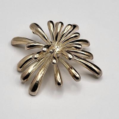 3-D Floral/Firework Burst Brooch 32.4gr