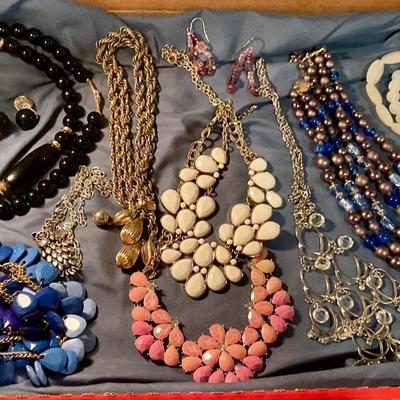 Box lot of costume jewelry bag 101