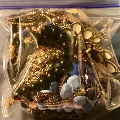Box lot of costume jewelry bag 101