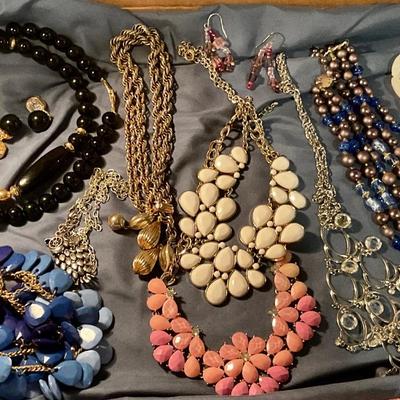 Box lot of costume jewelry bag 101