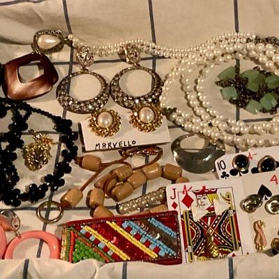 Jewelry lot 102