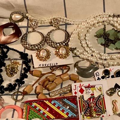 Jewelry lot 102