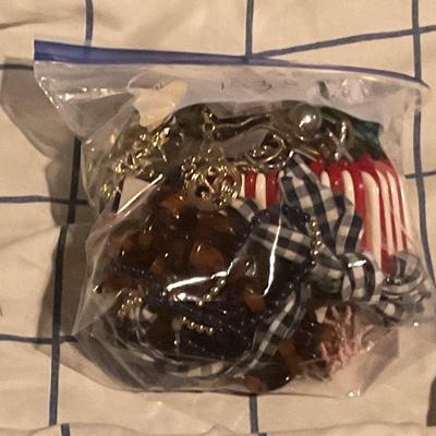 Bag 103j lot of jewelry