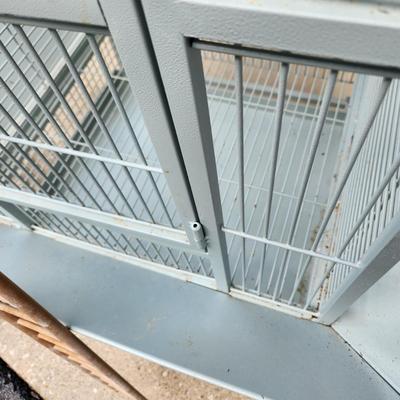 Prevue Hendryx Large Bird Cage 32x32 x65"H on casters