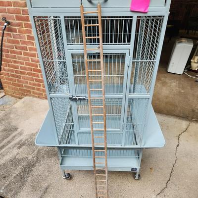 Prevue Hendryx Large Bird Cage 32x32 x65"H on casters