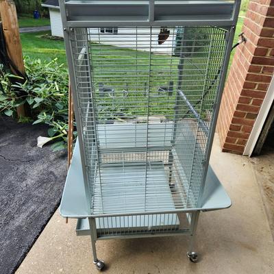 Prevue Hendryx Large Bird Cage 32x32 x65"H on casters