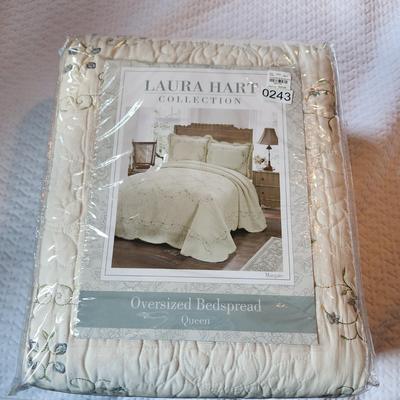 Laura Hart Collection Queen Bedspread New