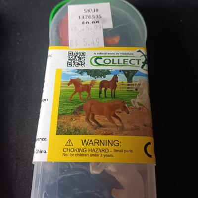 NEW MINIATURE TOY DINOSAURS AND HORSES