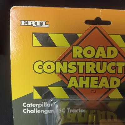 DIE-CAST ROAD CONSTRUCTION CATERPILLAR & TERRY LABONTE RACE CAR