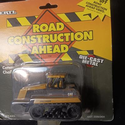 DIE-CAST ROAD CONSTRUCTION CATERPILLAR & TERRY LABONTE RACE CAR