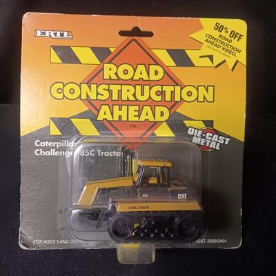 DIE-CAST ROAD CONSTRUCTION CATERPILLAR & TERRY LABONTE RACE CAR