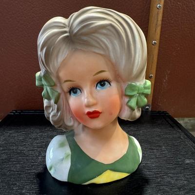 Lady / Teen head vase