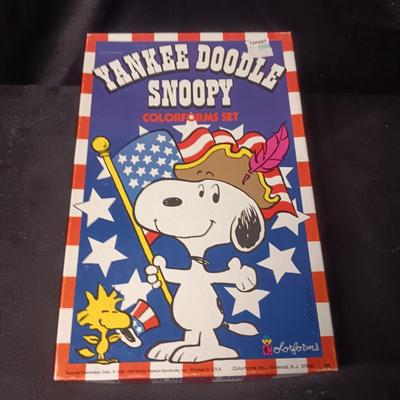 LIKE NEW YANKEE DOODLE SNOOPY COLORFORMS SET