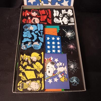 LIKE NEW YANKEE DOODLE SNOOPY COLORFORMS SET