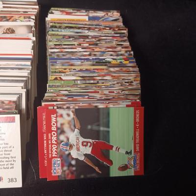 FOOTBALL TRADING CARDS